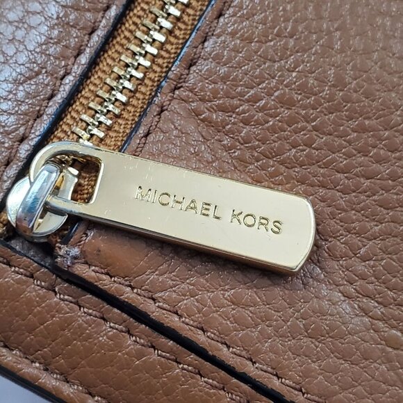 Michael Kors Astrid Carryall Wallet Tan Leather With Gold-Tone Lock Closure - Picture 8 of 13